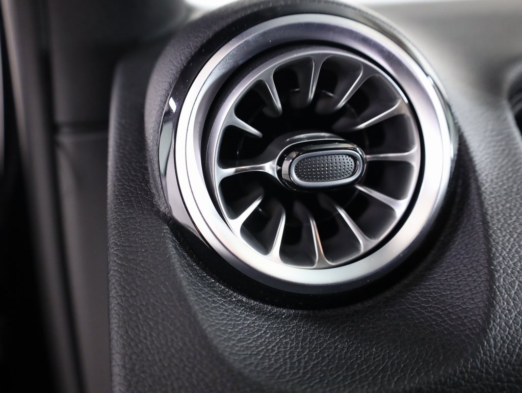 Certified 2025 Mercedes-Benz GLB 250 4MATIC image 12