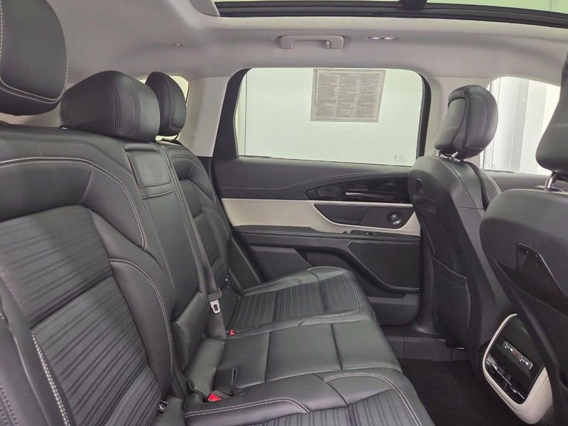 Used 2025 Lincoln Nautilus Reserve AWD/4WD image 8