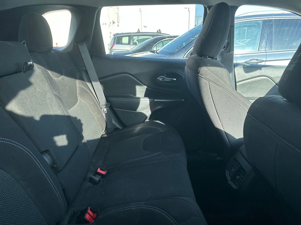 Used 2021 Jeep Cherokee Latitude image 9