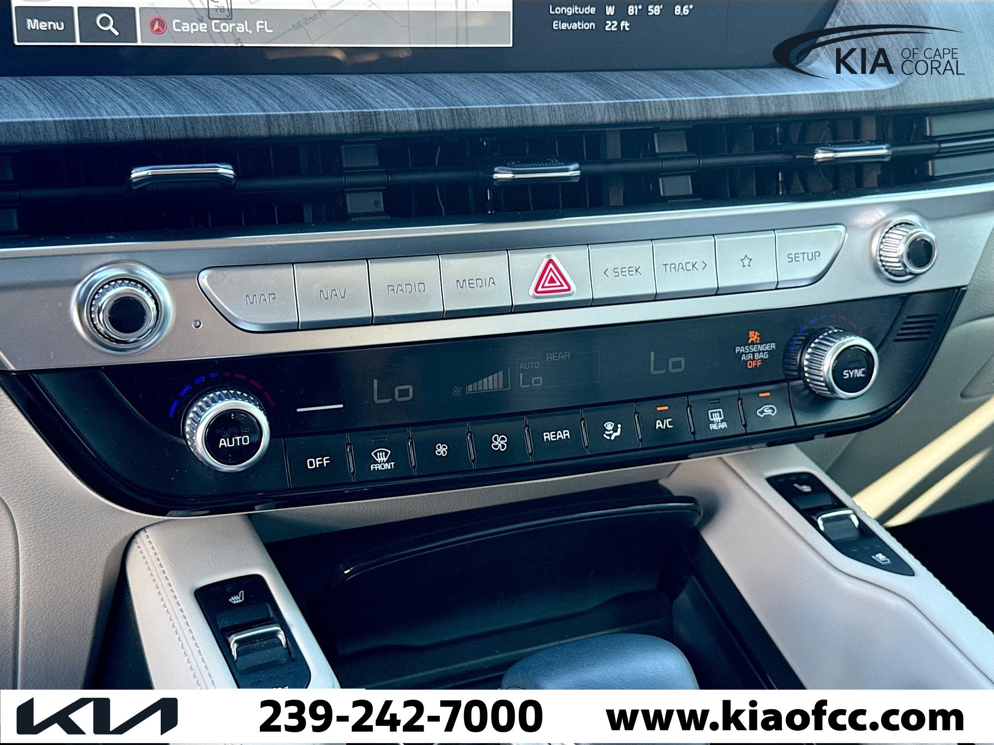 Used 2025 Kia Telluride EX w/ EX Captain's Chair Package image 35