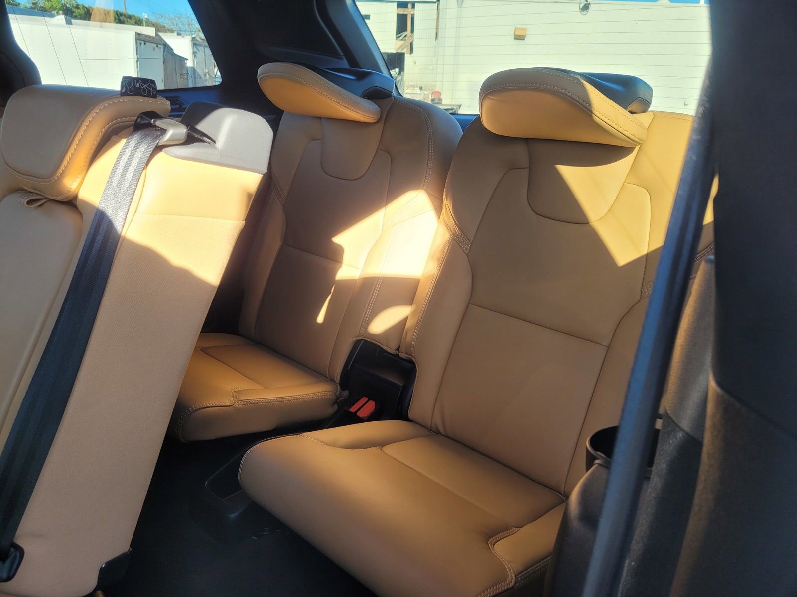 Certified 2023 Volvo XC90 B6 Ultimate w/ Lounge Package image 13