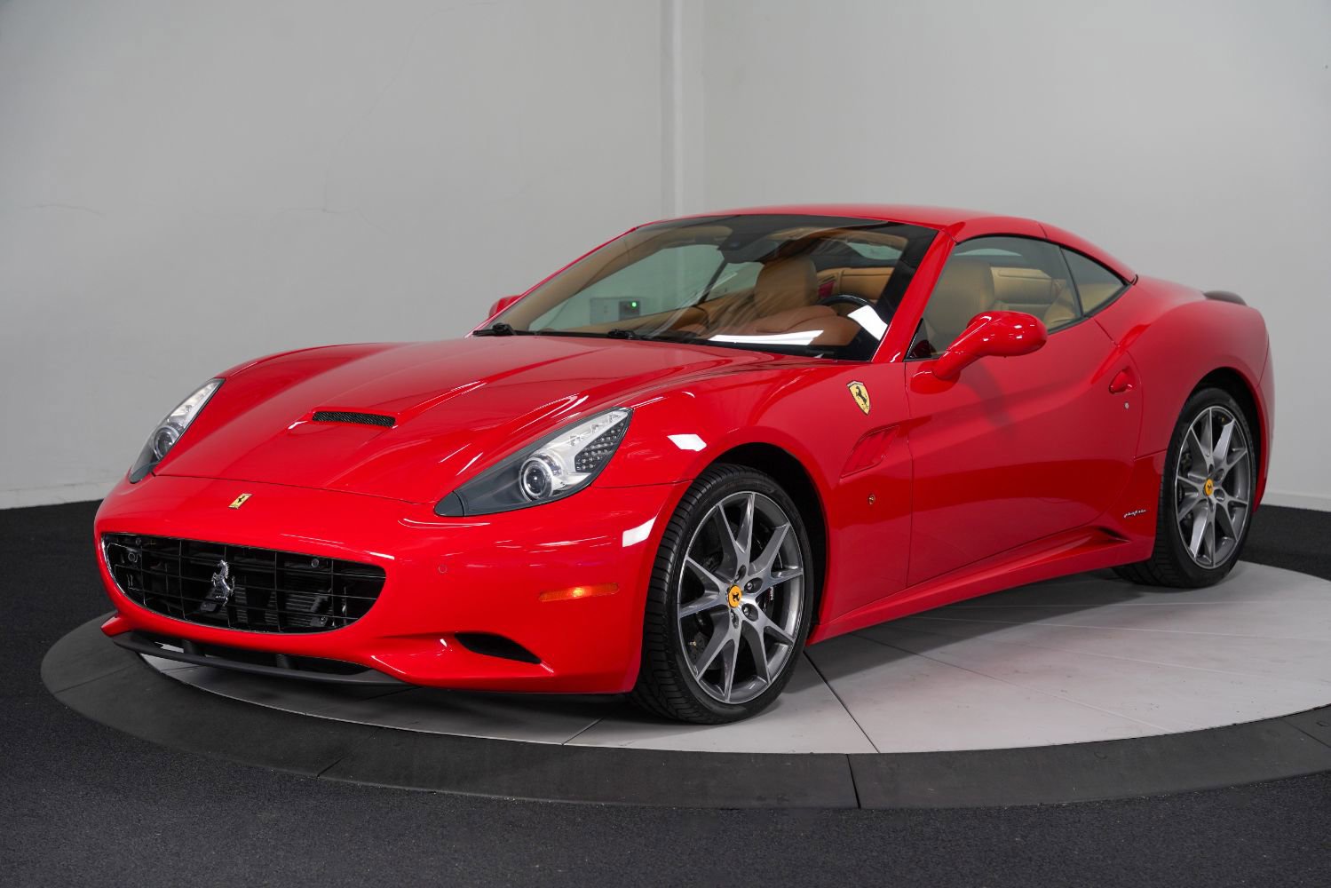 Used 2013 Ferrari California RWD image 4