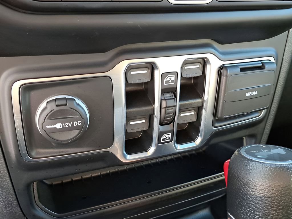 Used 2023 Jeep Wrangler Unlimited Sport image 22