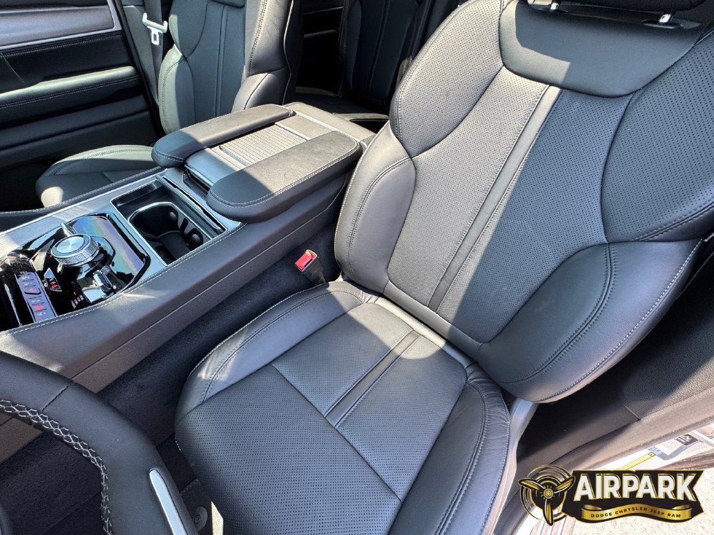 New 2026 Jeep Grand Wagoneer Limited AWD/4WD image 19