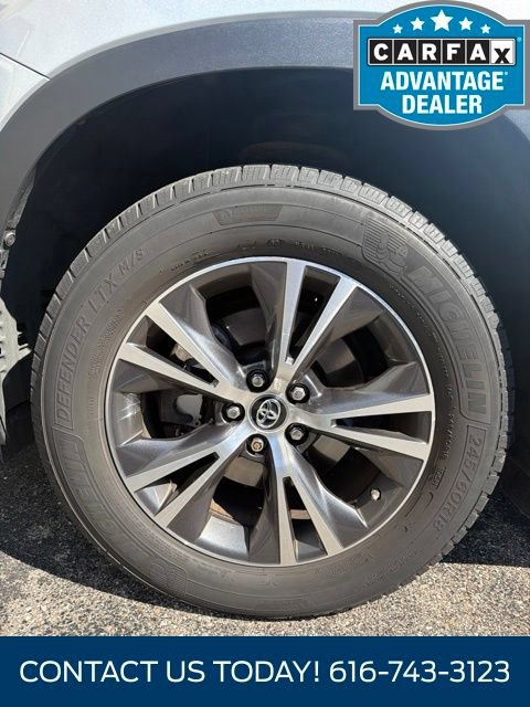 Used 2017 Toyota Highlander Plus w/ Protection Package #3 AWD/4WD image 6