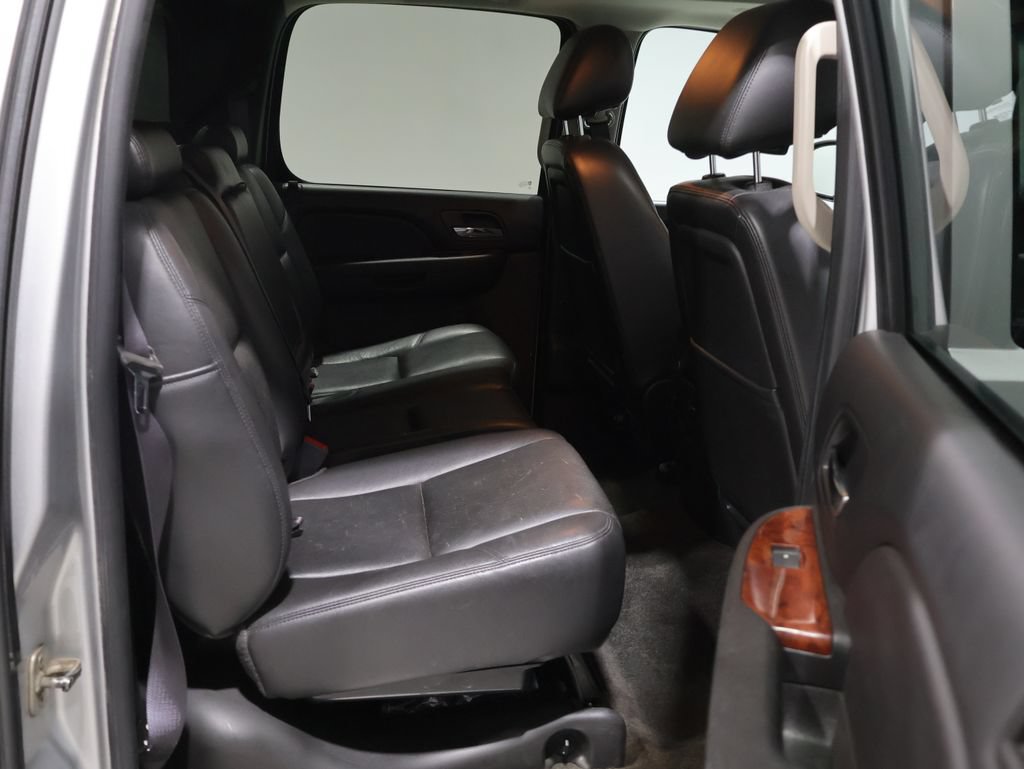 Used 2013 Chevrolet Avalanche LTZ AWD/4WD image 22
