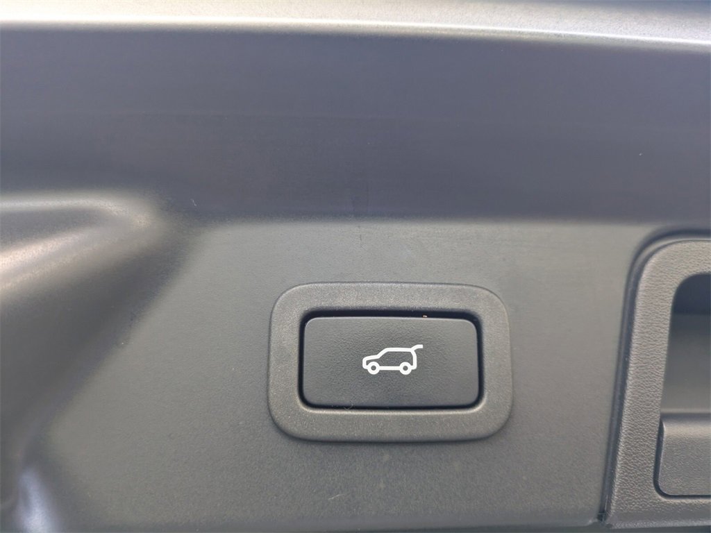 Used 2021 Land Rover Range Rover Velar R-Dynamic S image 18