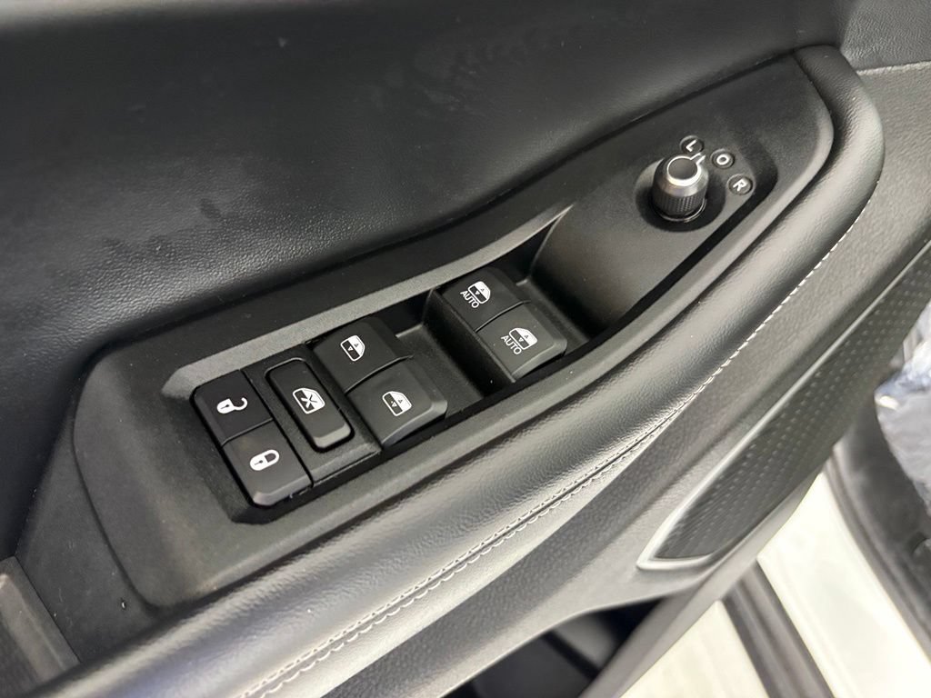 Used 2022 Jeep Grand Cherokee L Laredo RWD image 14