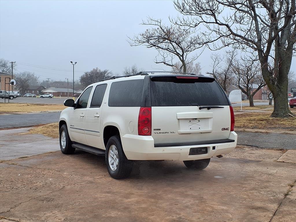 Used 2012 GMC Yukon XL SLT w/ SLT-2 Equipment Package image 3