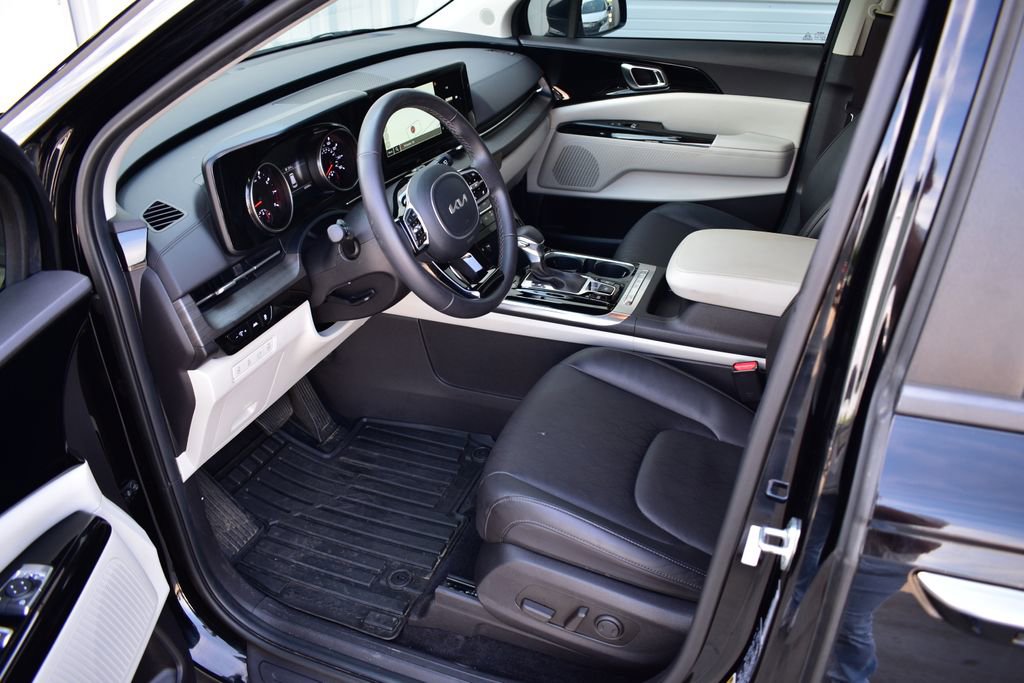 Used 2024 Kia Carnival EX FWD image 15