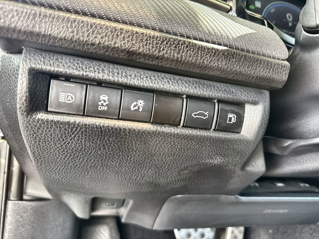 Used 2025 Toyota Camry SE image 10