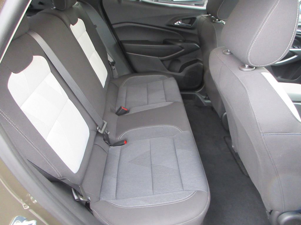 Used 2024 Chevrolet Trax LS w/ LS Convenience Package image 17