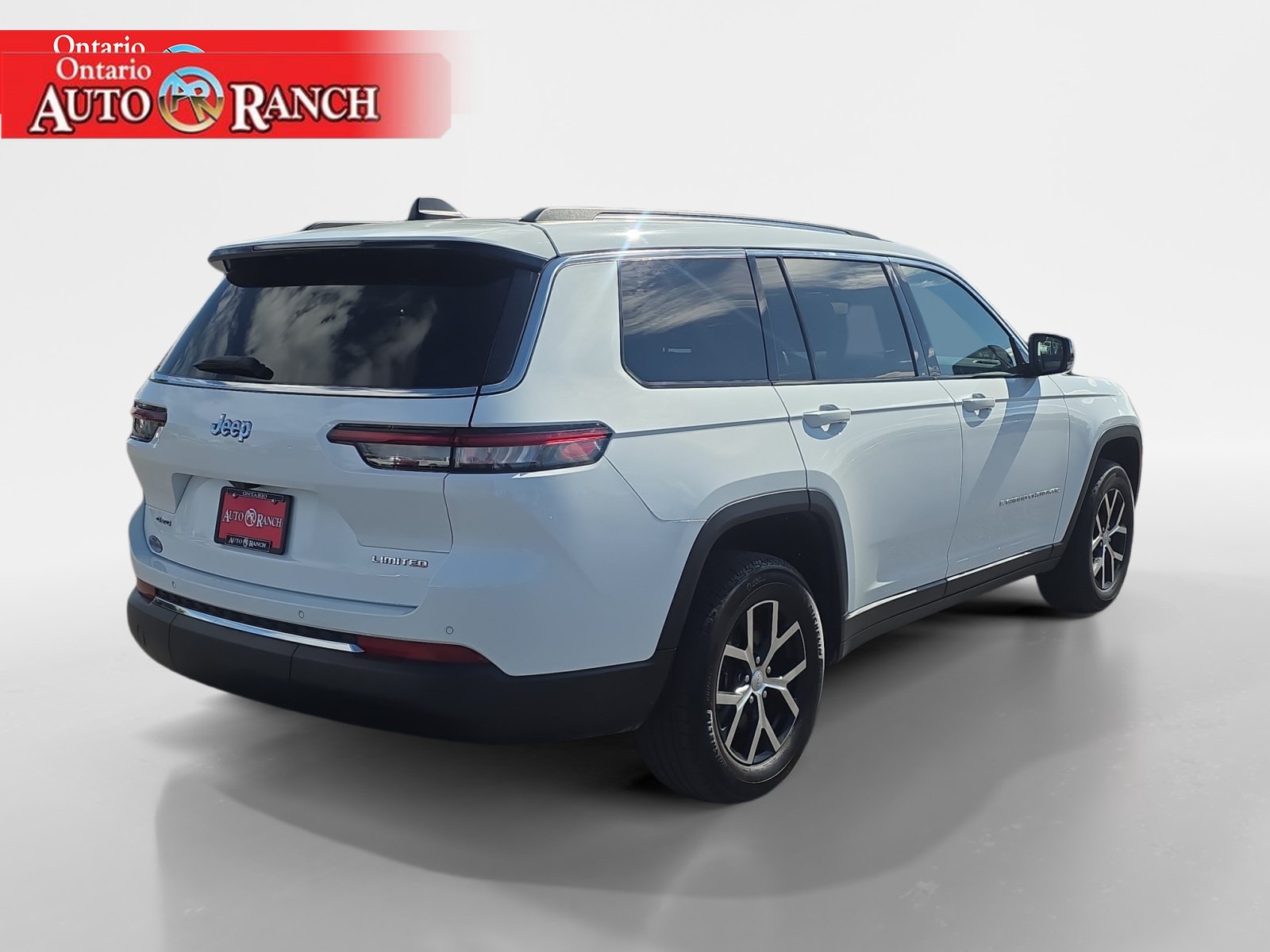 Used 2023 Jeep Grand Cherokee L Limited AWD/4WD image 5