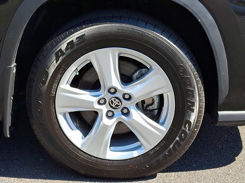Certified 2025 Toyota Highlander LE AWD/4WD image 8