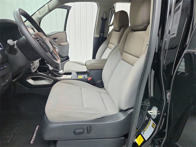 Used 2022 Nissan Frontier SV w/ Graphics Package image 19