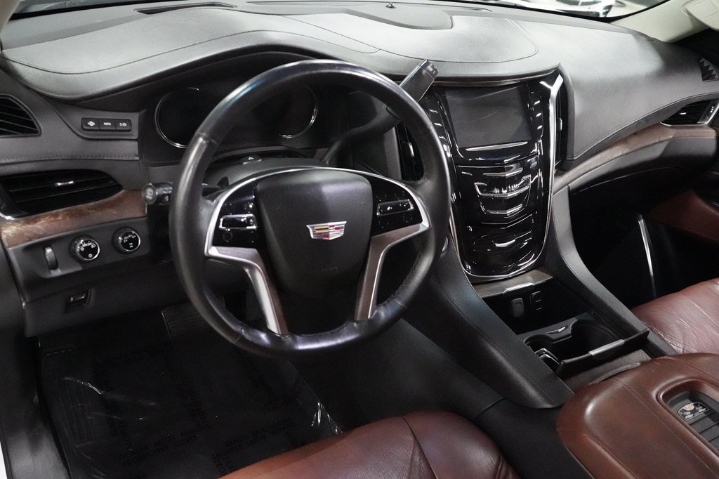 Used 2018 Cadillac Escalade ESV Premium Luxury AWD/4WD image 10