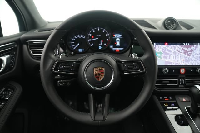 Certified 2026 Porsche Macan AWD/4WD image 39