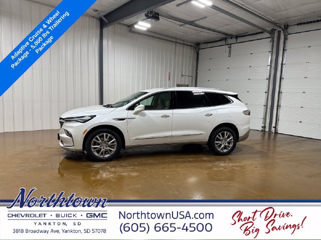 Used 2024 Buick Enclave Premium AWD/4WD image 2