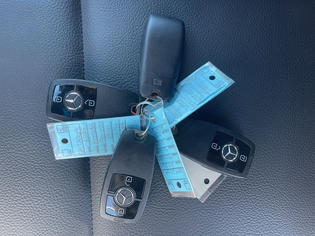 Used 2025 Mercedes-Benz Sprinter 2500 image 31