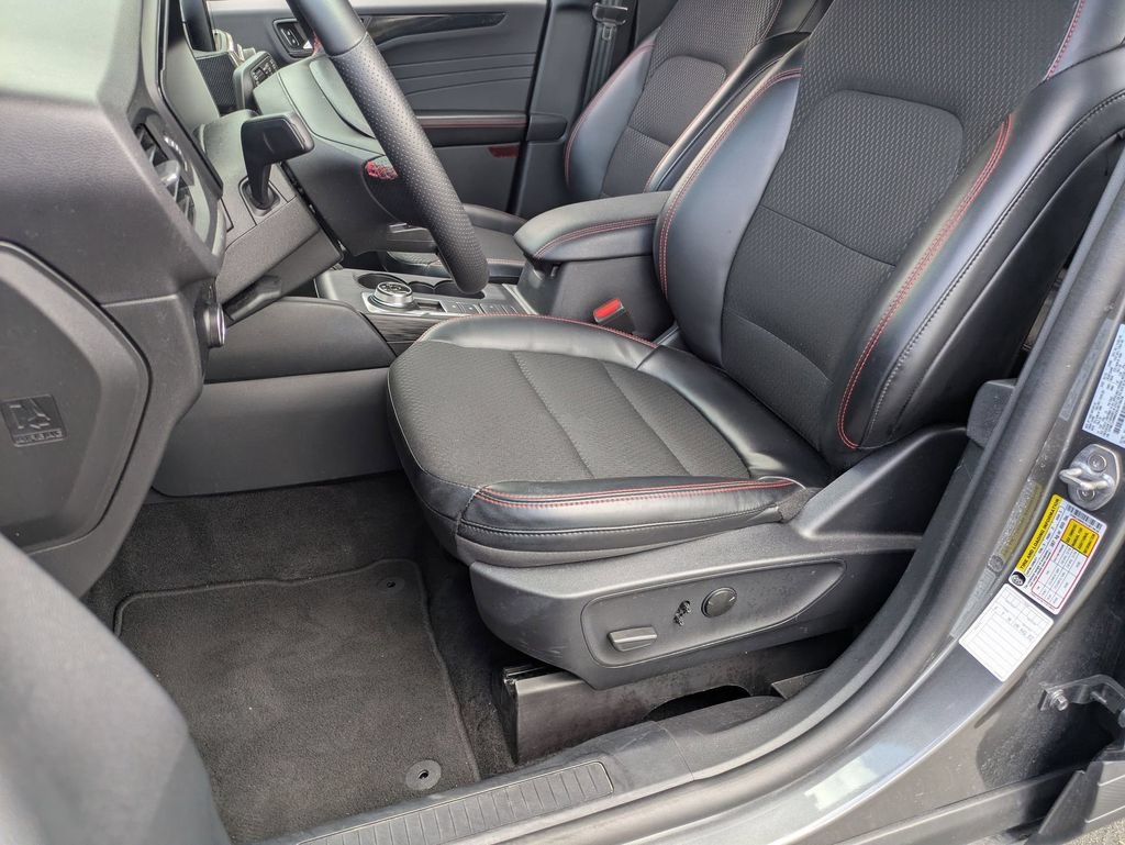 Used 2025 Ford Escape ST-Line AWD/4WD image 14