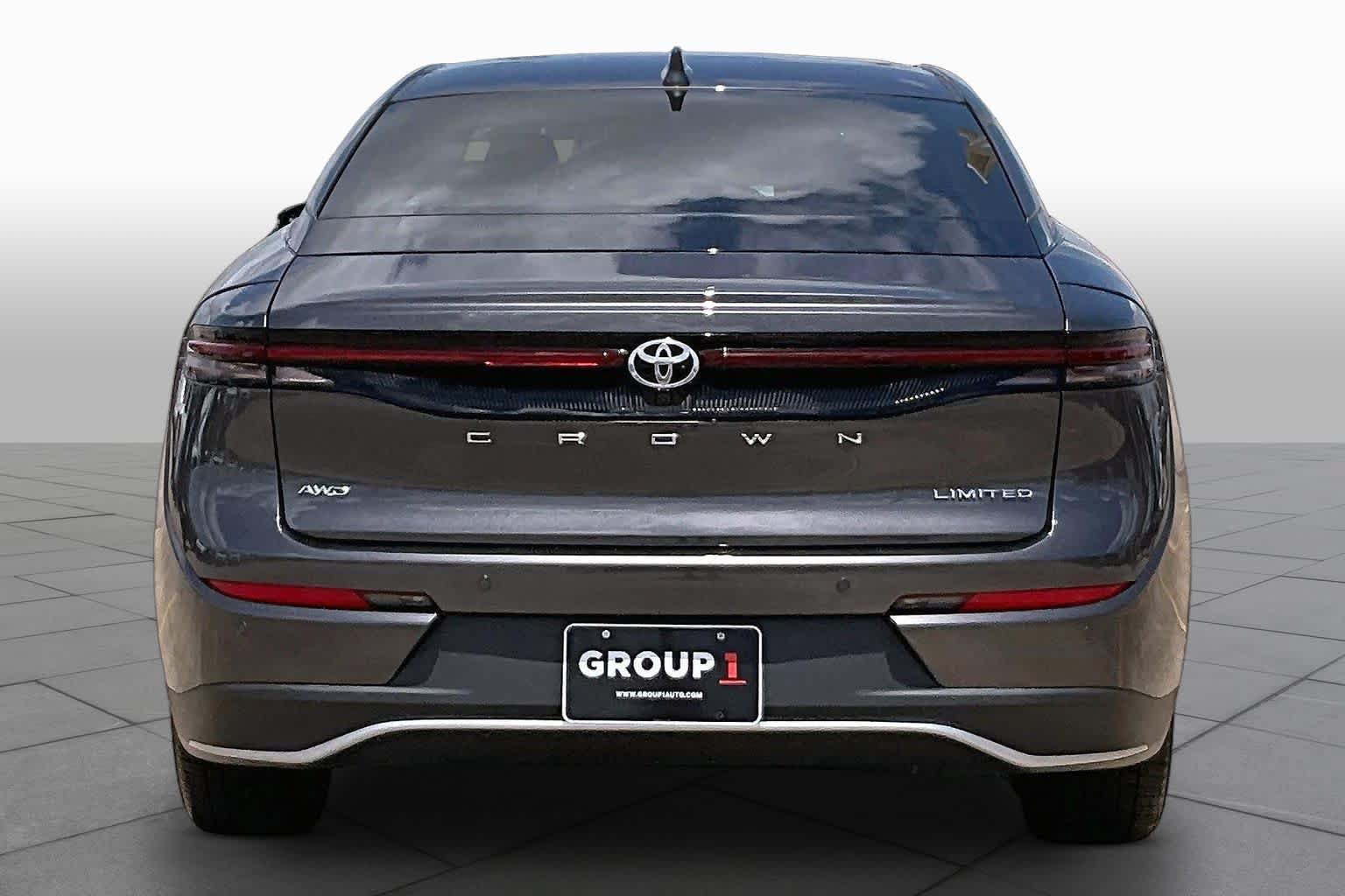 Used 2023 Toyota Crown AWD/4WD image 5