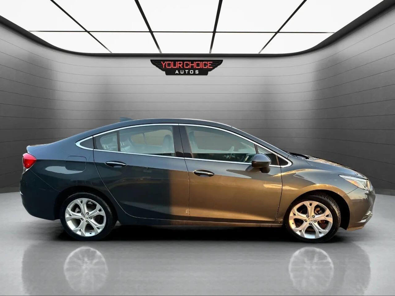 Used 2017 Chevrolet Cruze Premier FWD image 4