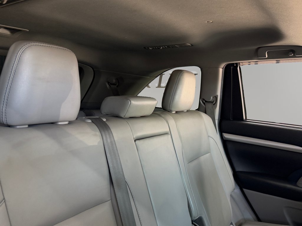 Used 2019 Toyota Highlander XLE FWD image 25