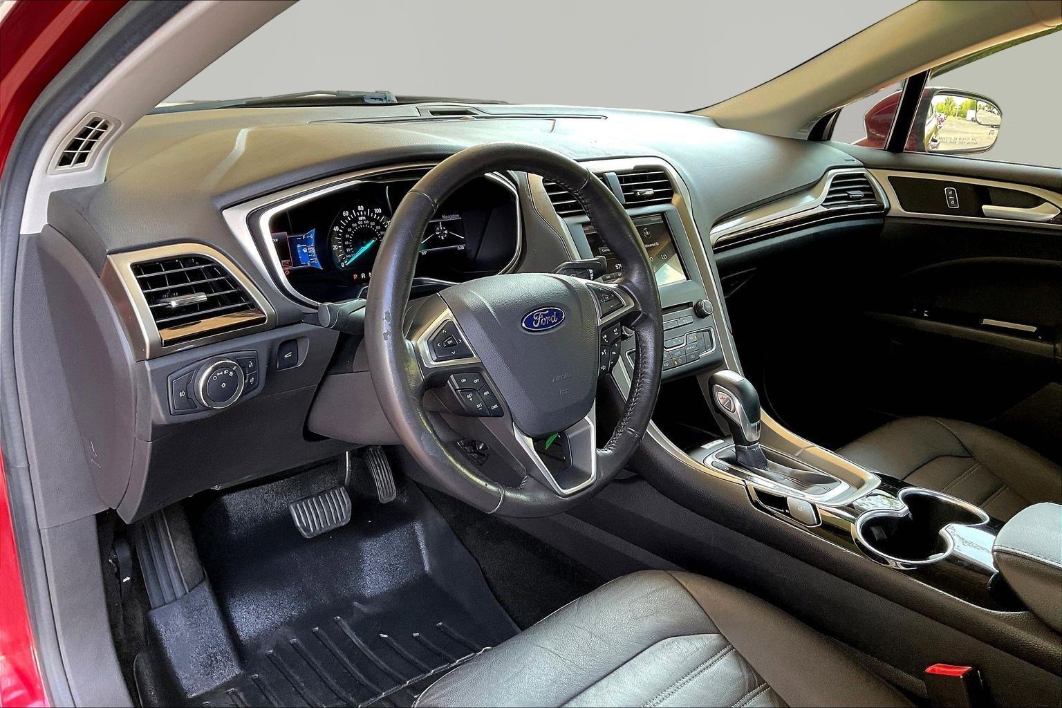 Used 2016 Ford Fusion SE w/ Equipment Group 202A FWD image 17