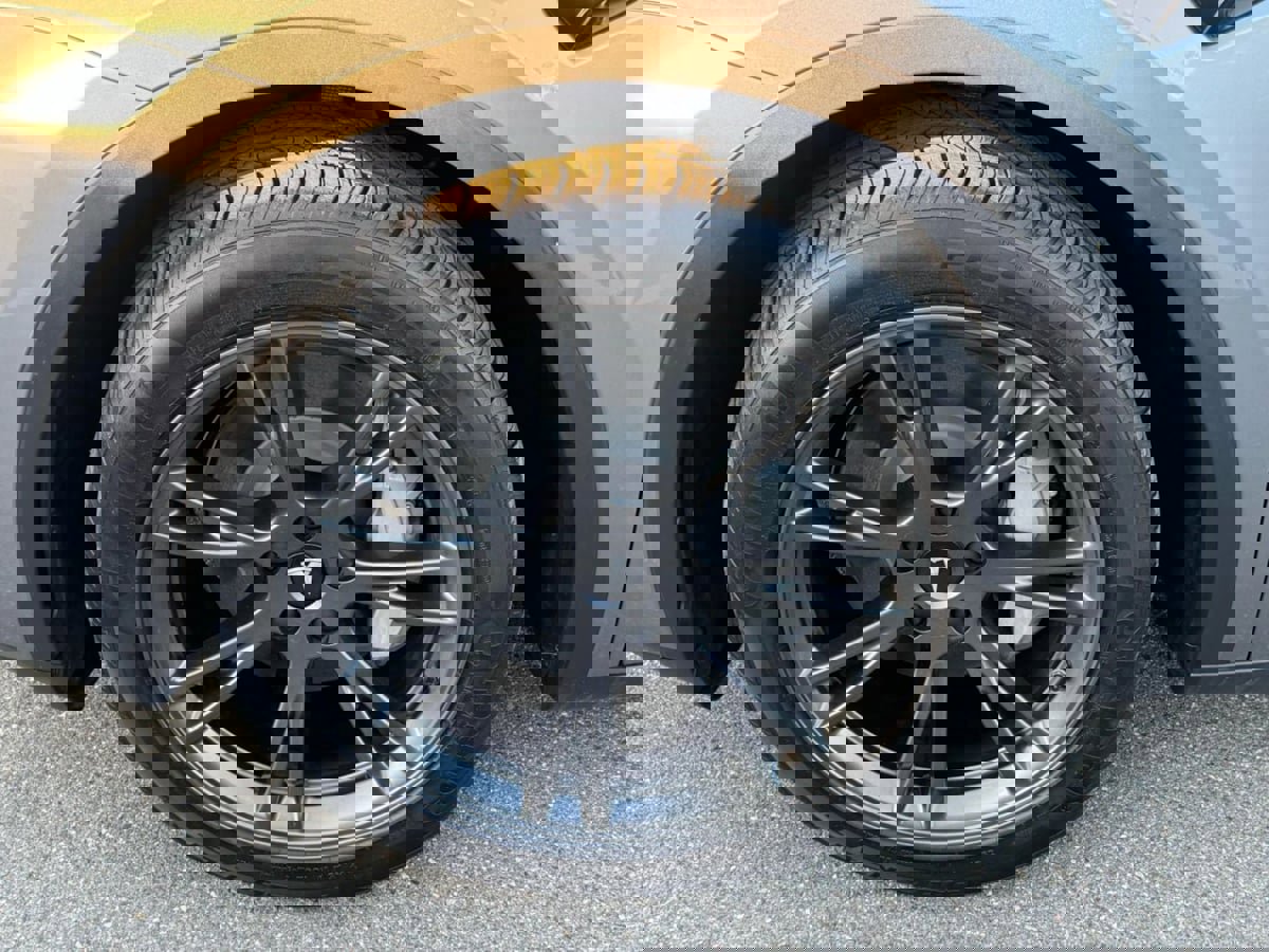 Used 2025 Tesla Model Y Long Range image 35