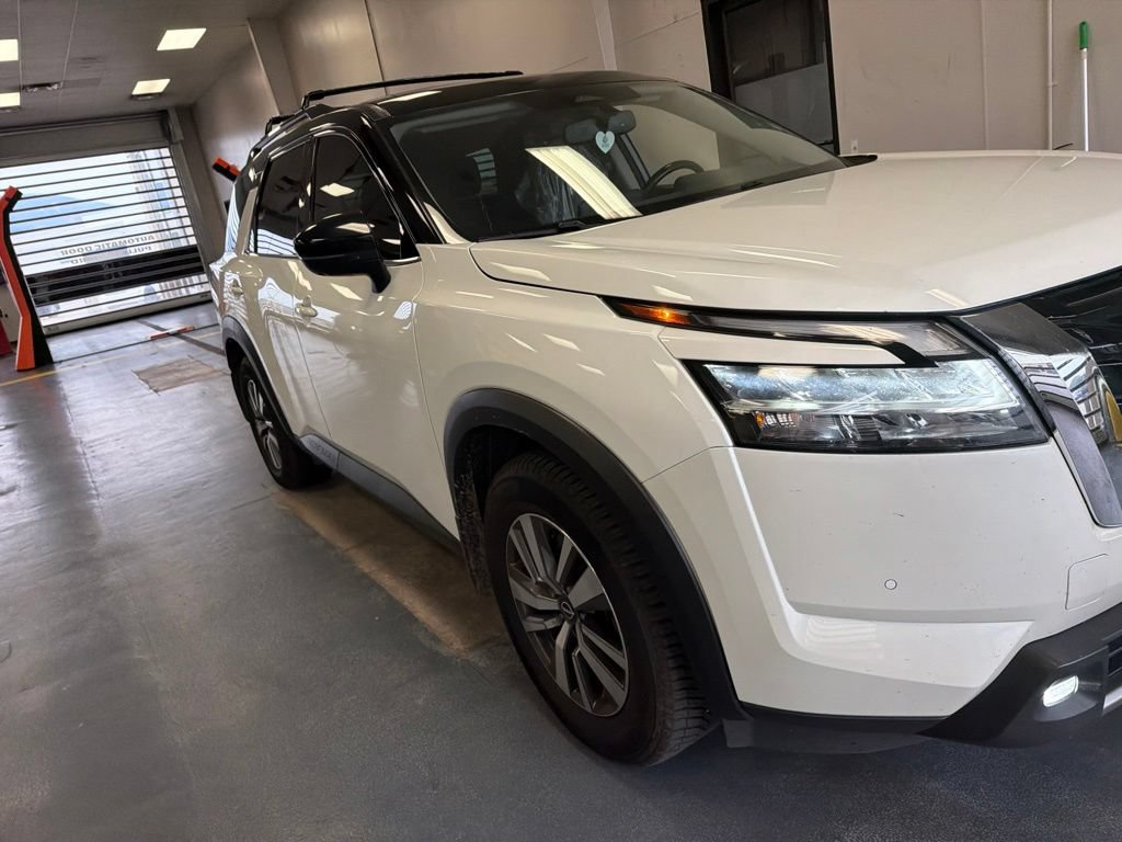 Used 2022 Nissan Pathfinder SL AWD/4WD image 1