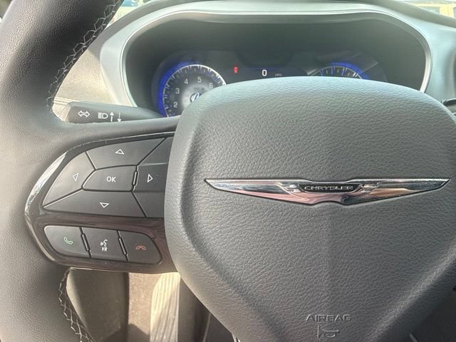 Used 2025 Chrysler Pacifica Limited FWD image 36