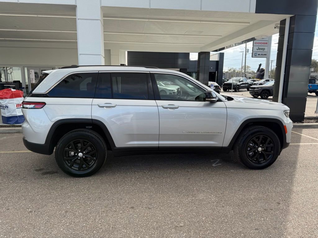 Certified 2023 Jeep Grand Cherokee Limited image 7