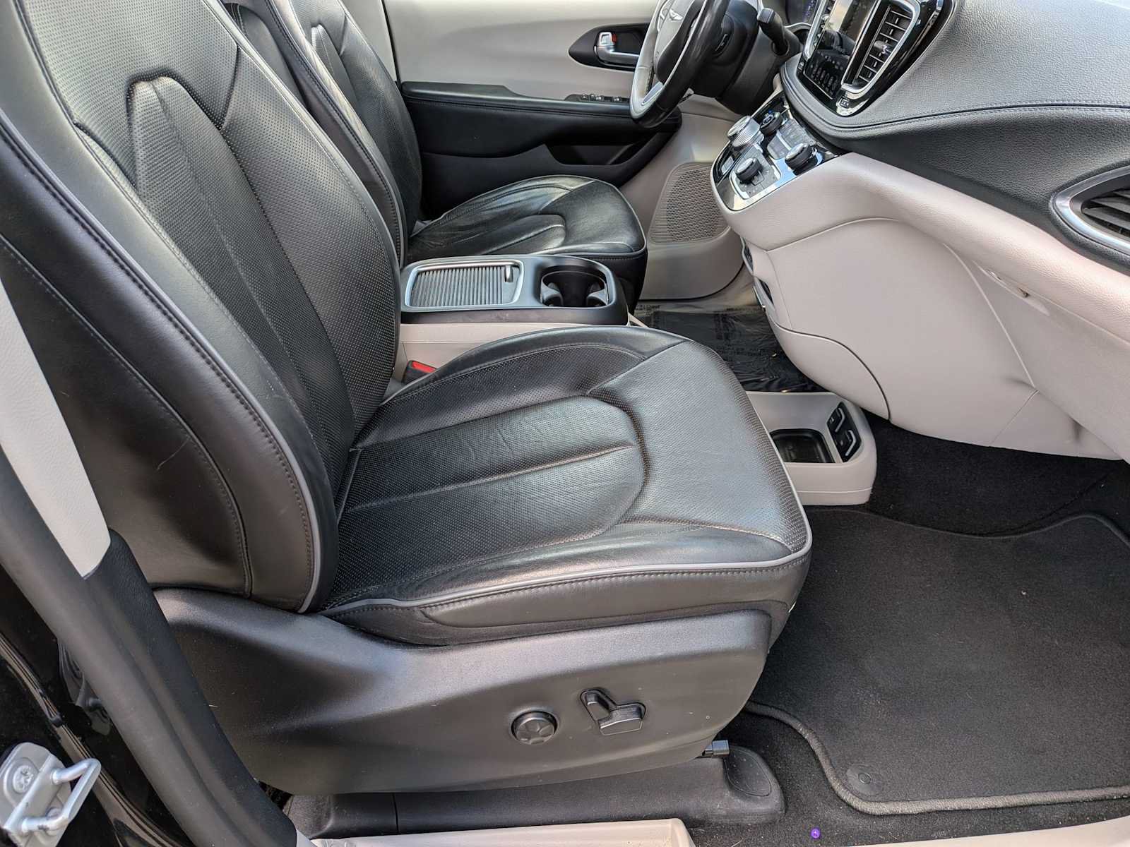 Used 2020 Chrysler Pacifica Limited w/ Advanced Safetytec Group FWD image 20