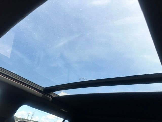 Used 2023 GMC Yukon SLT w/ SLT Luxury Package image 18