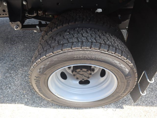 New 2025 Ford F550 4x4 Crew Cab image 4