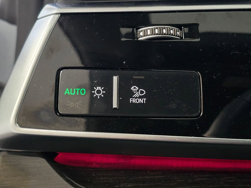 Used 2024 Audi Q8 Prestige w/ Prestige Package image 35