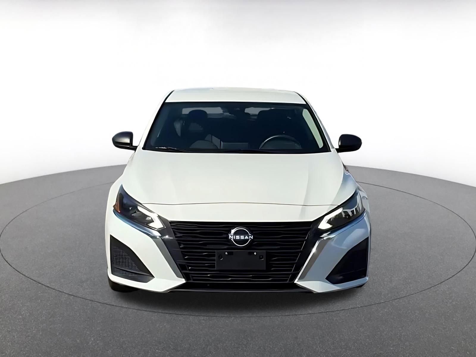 Used 2025 Nissan Altima 2.5 SV FWD image 3