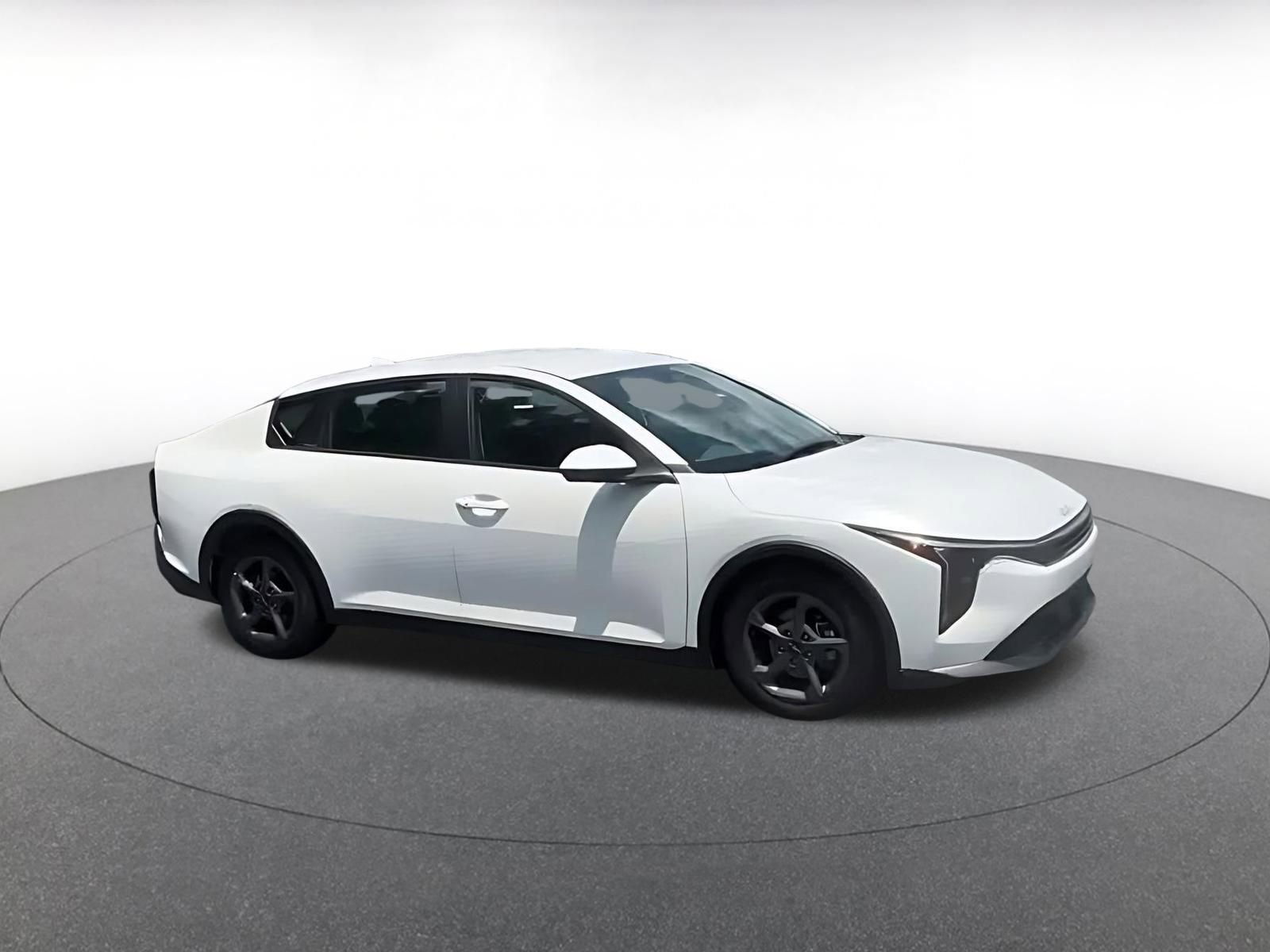 Used 2025 Kia K4 FWD image 2