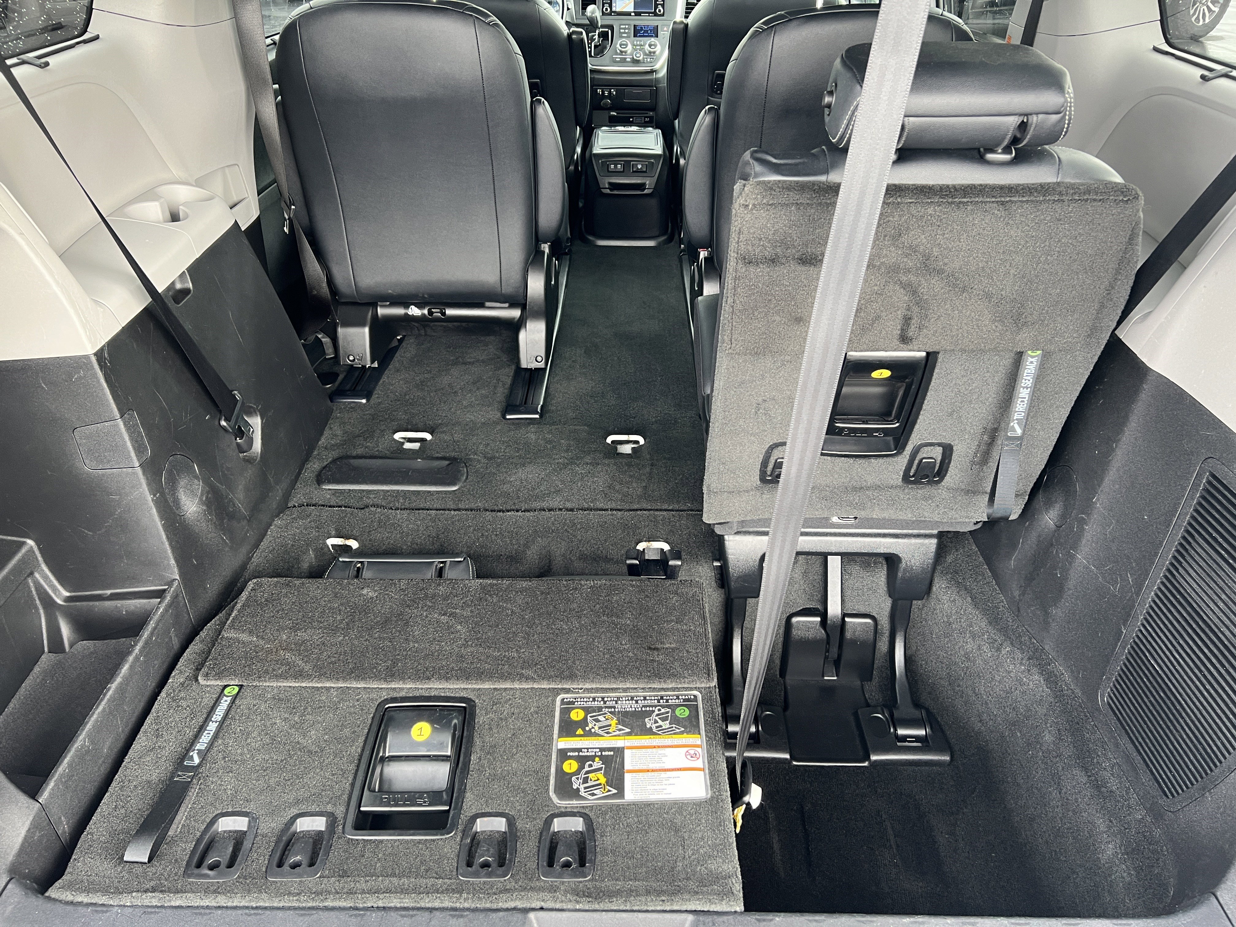 Used 2019 Toyota Sienna SE image 18