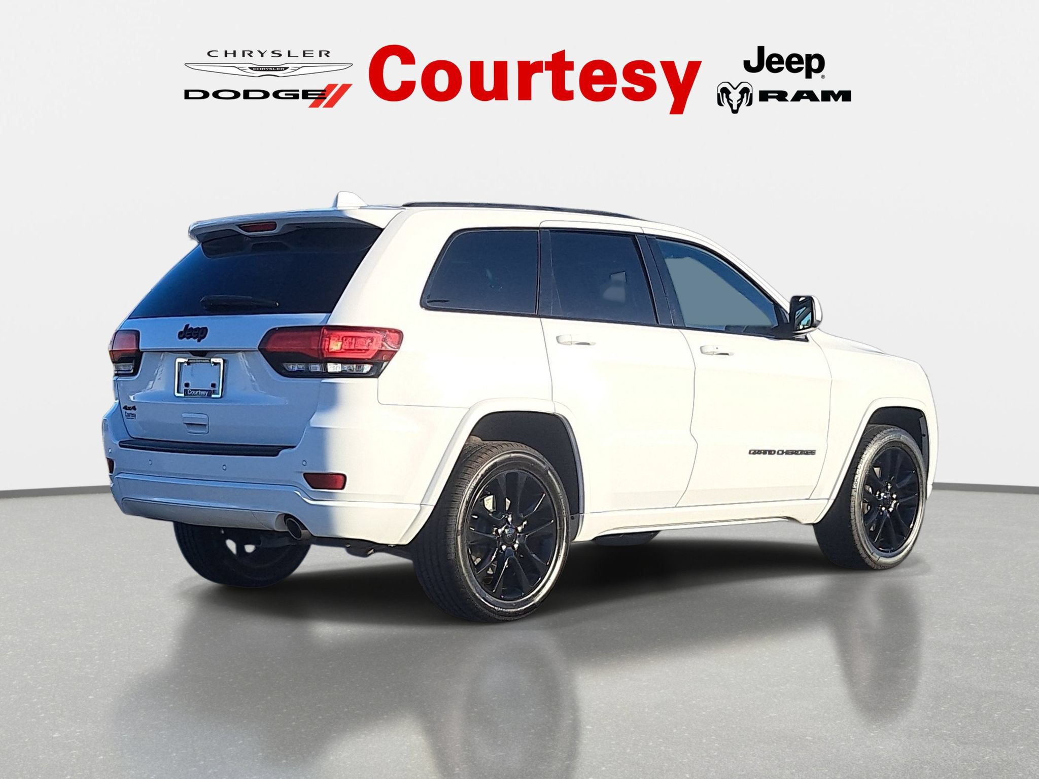 Used 2020 Jeep Grand Cherokee Altitude AWD/4WD image 4