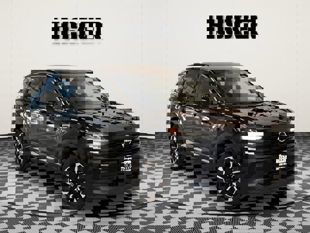 Used 2025 Nissan Kicks SV image 1