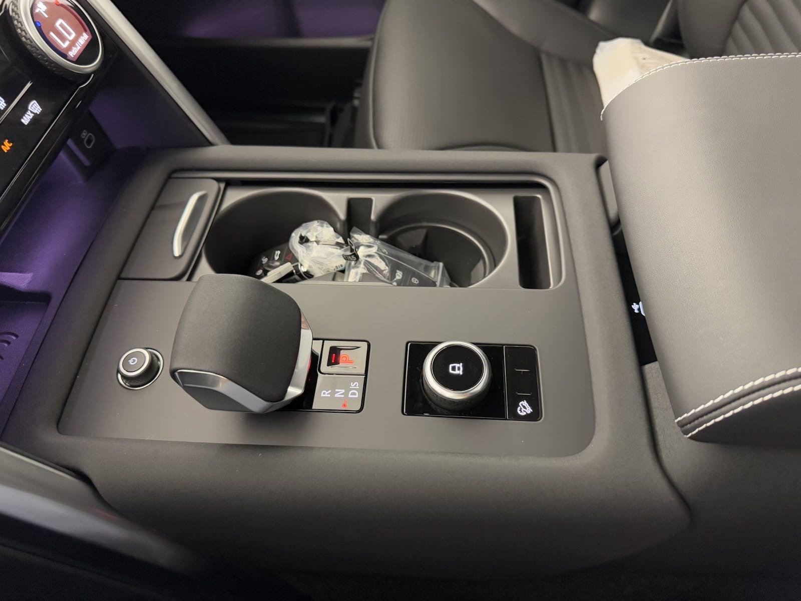 Certified 2025 Land Rover Discovery Metropolitan Edition image 27