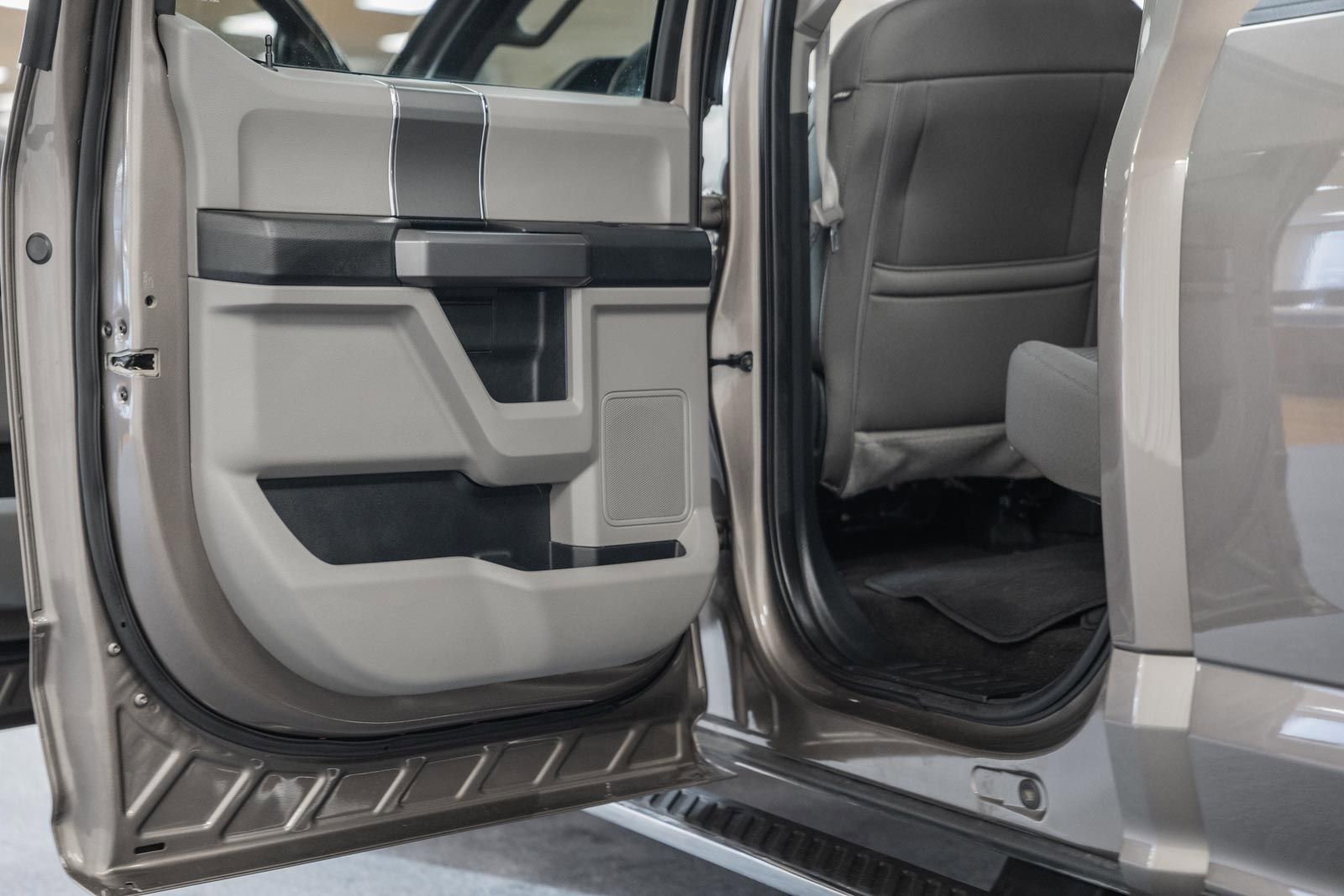 Used 2020 Ford F150 XLT w/ Equipment Group 302A Luxury image 45