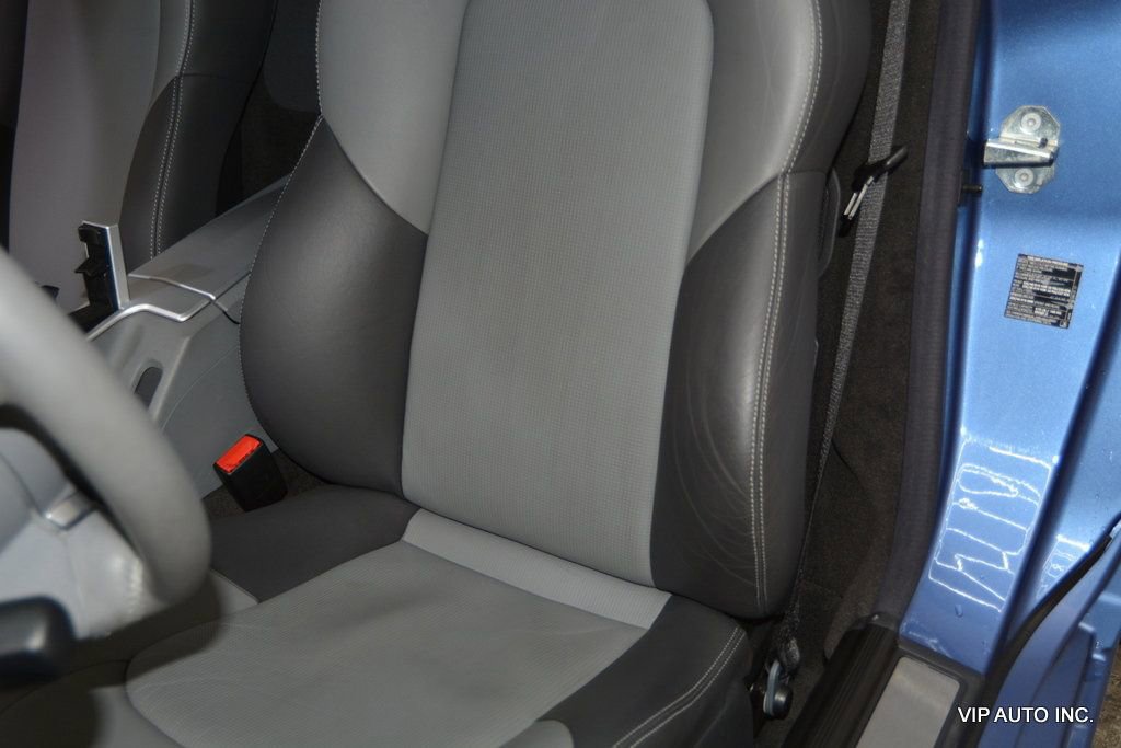 Used 2005 Chrysler Crossfire Limited image 13