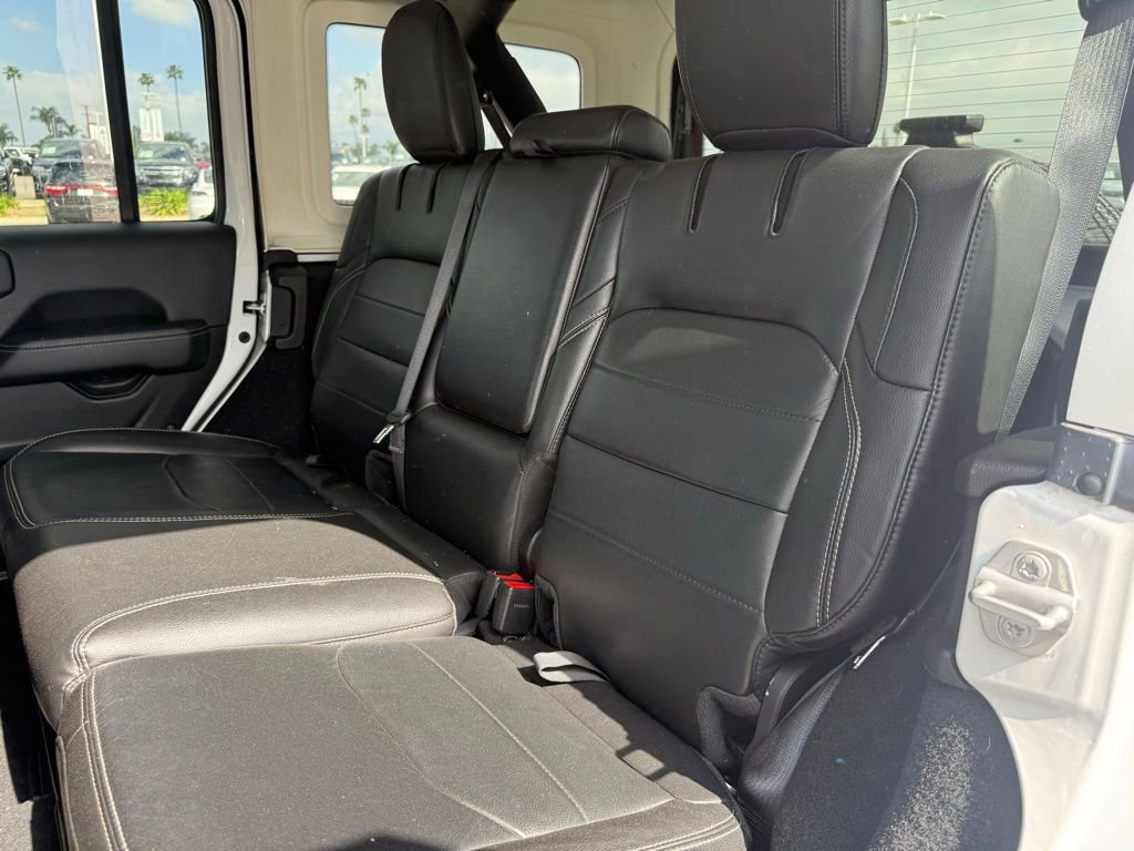 Used 2022 Jeep Wrangler Unlimited Sahara image 4