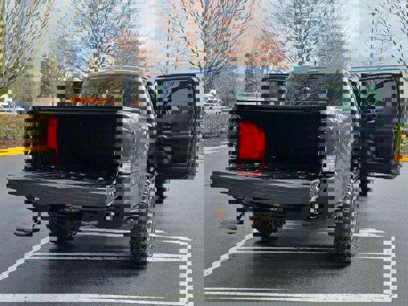 Used 2017 Toyota Tacoma TRD Off-Road w/ Premium & Technology Package image 28