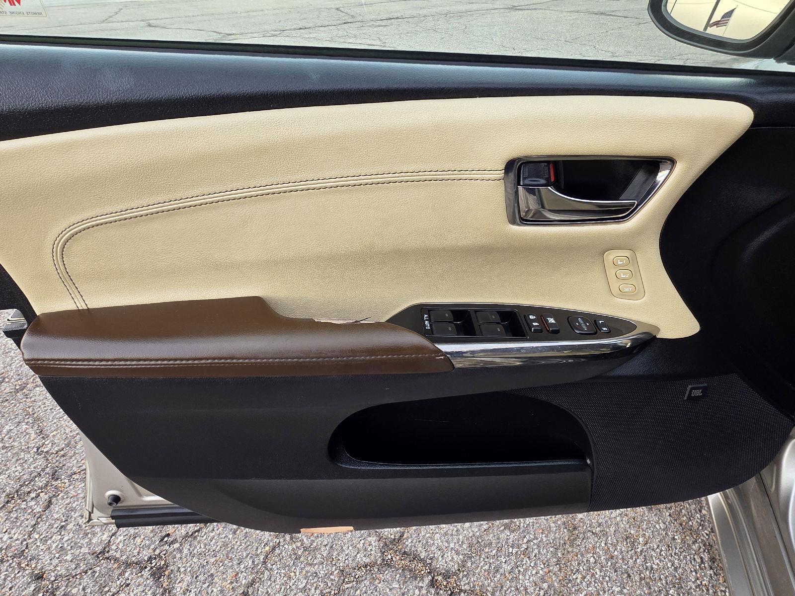 Used 2018 Toyota Avalon Limited FWD image 40