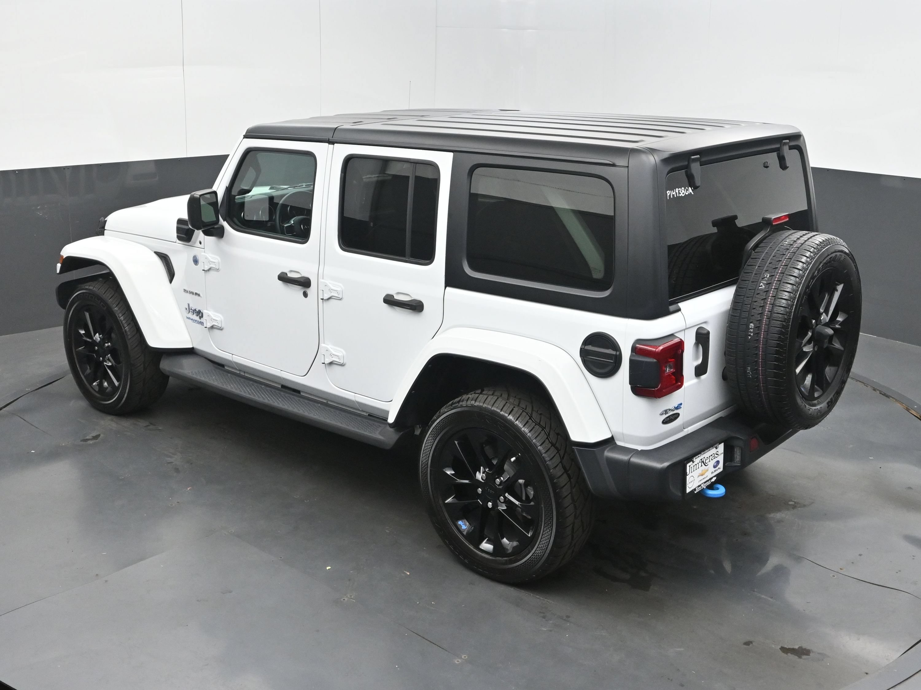 Used 2022 Jeep Wrangler Unlimited Sahara AWD/4WD image 36