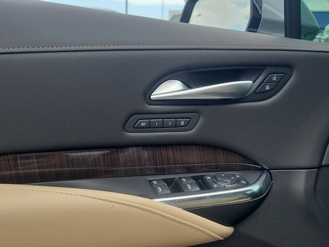 Used 2025 Cadillac XT4 Premium Luxury FWD image 18