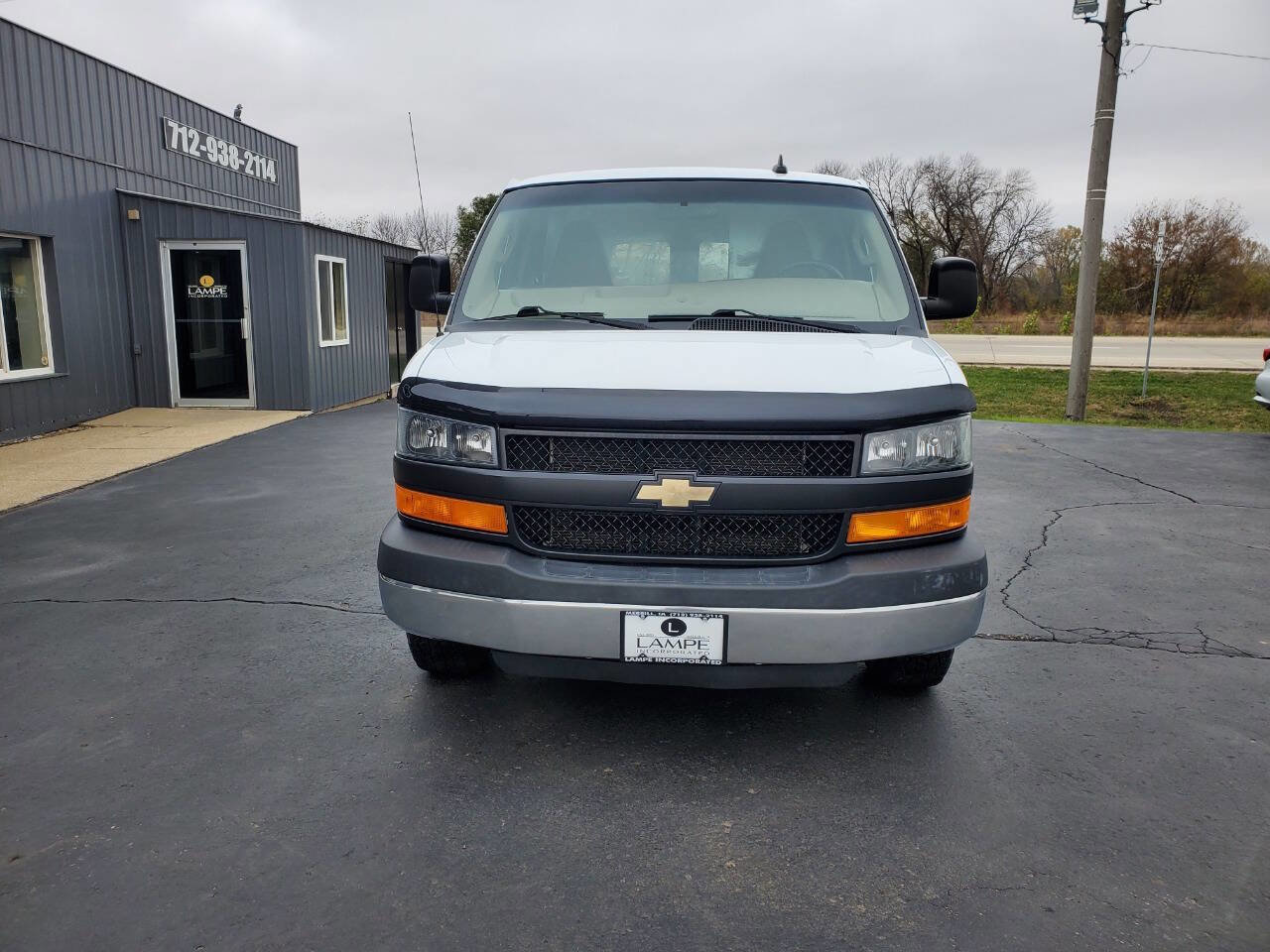 Used 2018 Chevrolet Express 2500 w/ Driver Convenience Package image 4